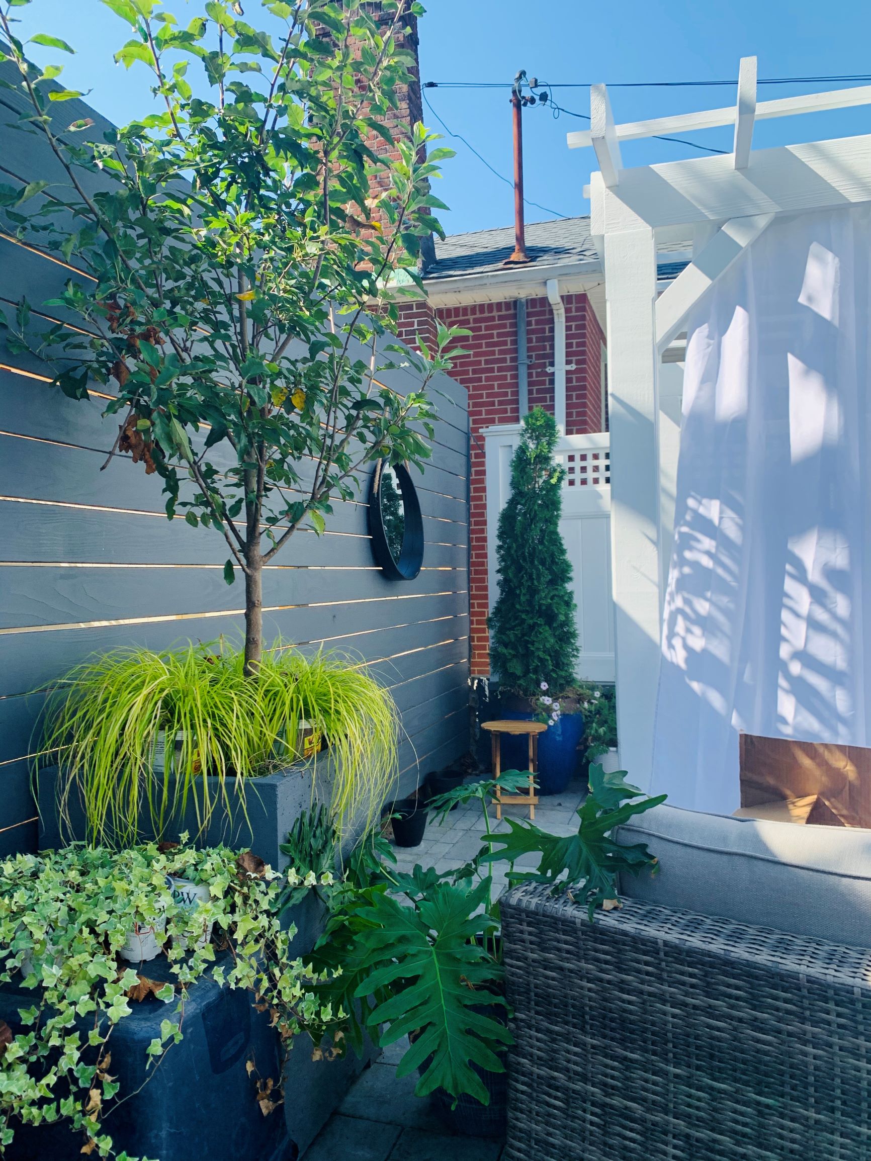 Small Backyard Makeover With Diy Projects Houzewize