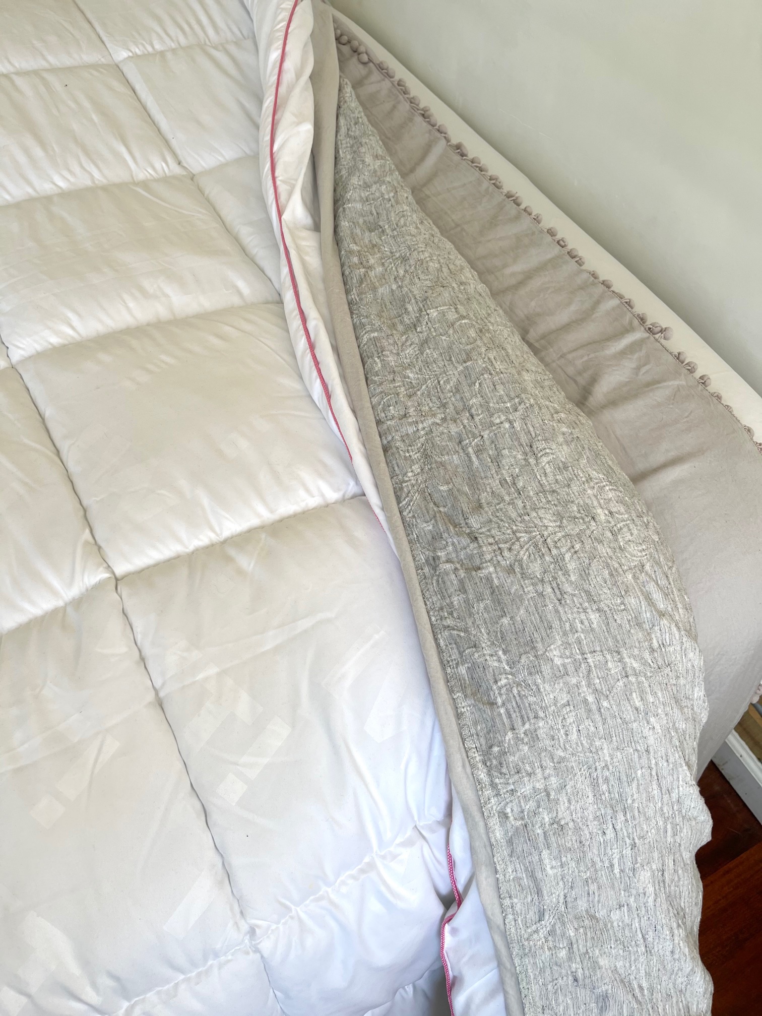 How To Put On A Duvet Cover The Easy Way - Houzewize